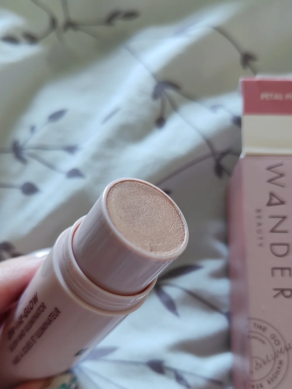 Wander Beauty Petal Pink On the Glow Blush and Illuminator Highlighter Stick